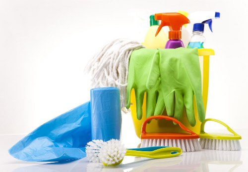 Equipment and workplace safety checks during cleaning work